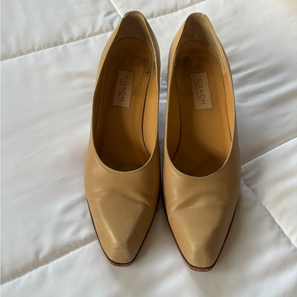 Vintage Coach Tan Pumps